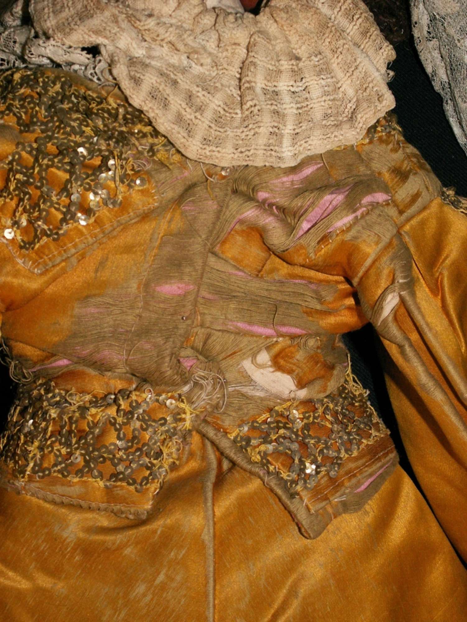 Particolare del retro del corpetto